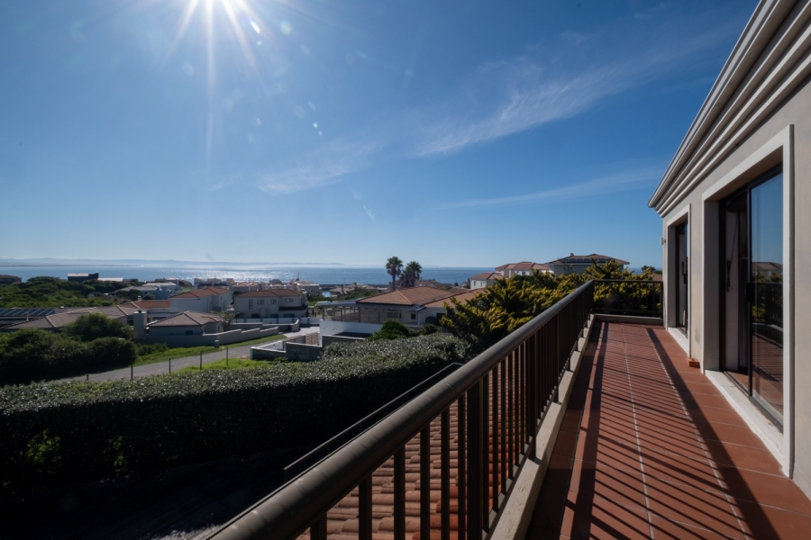 4 Bedroom Property for Sale in St Francis On Sea Eastern Cape